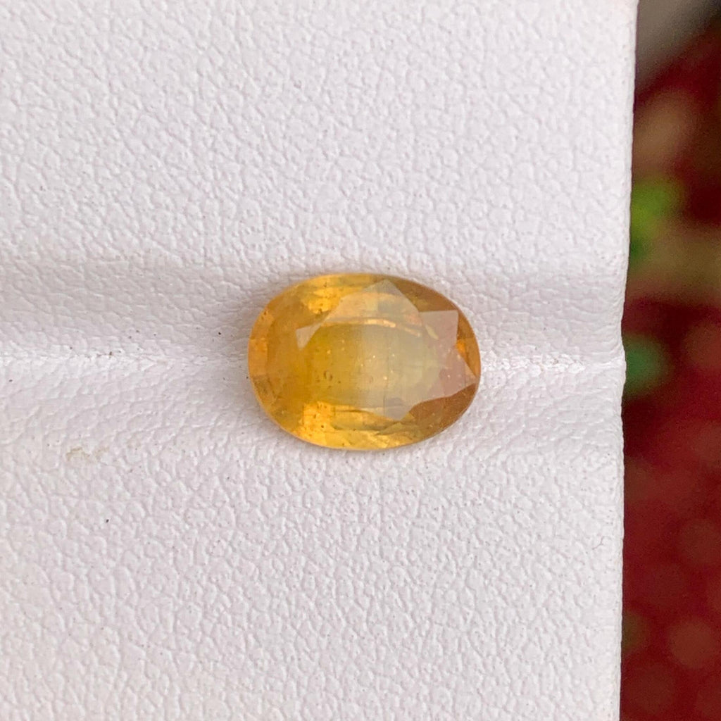 Yellow Sapphire: 2.75 ct Oval Faceted Gemstone, Sri Lanka