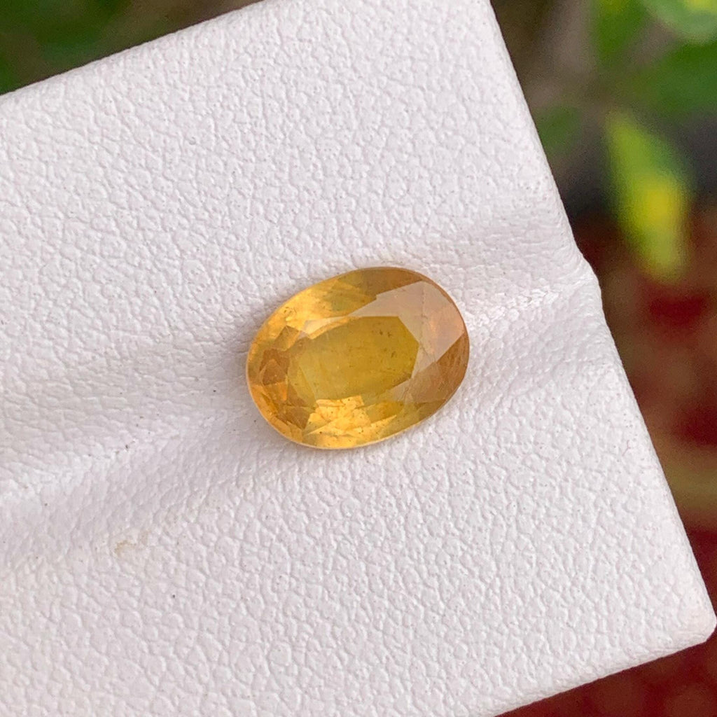 Yellow Sapphire: 2.75 ct Oval Faceted Gemstone, Sri Lanka