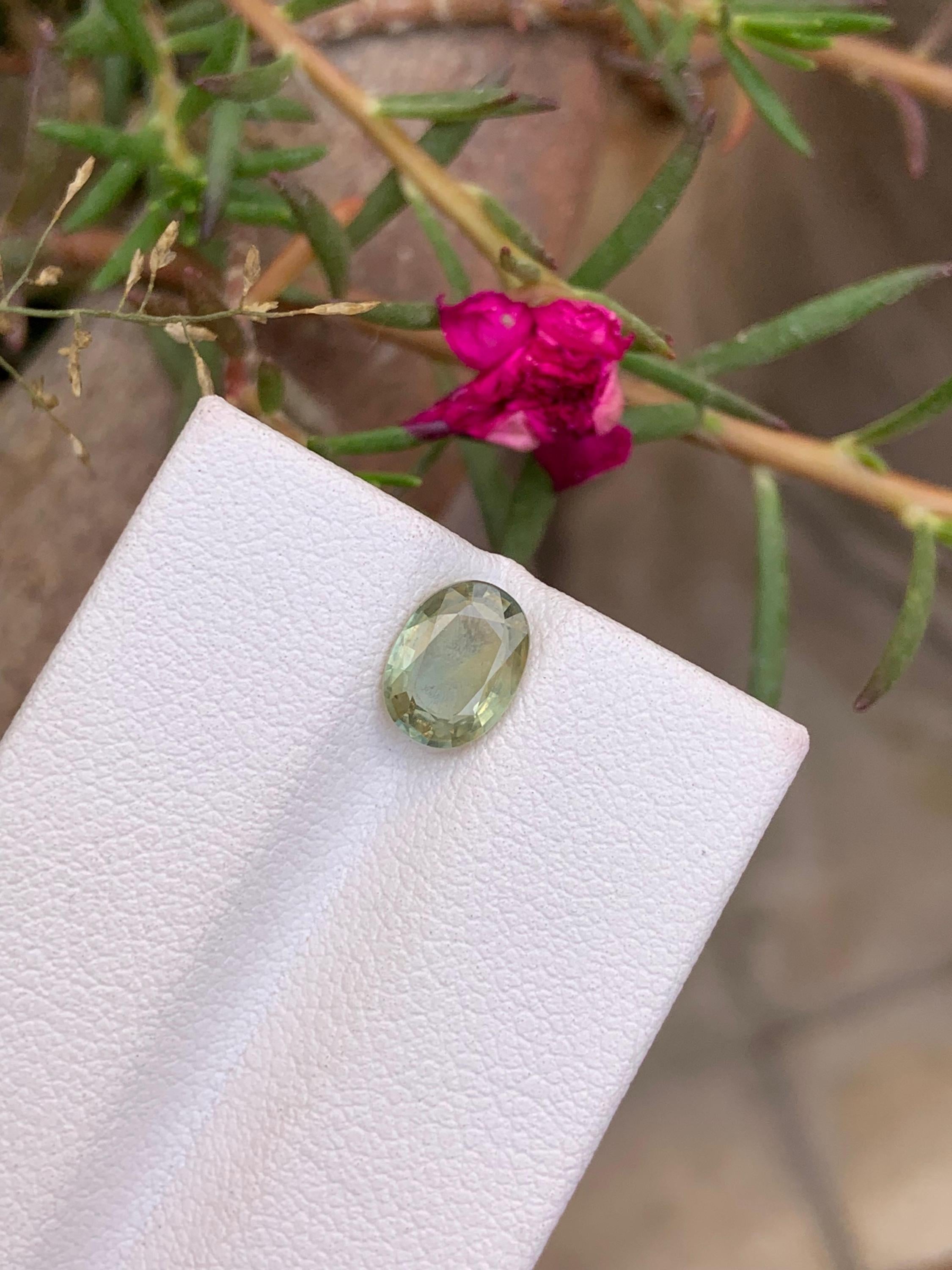 Natural Sri Lanka Sapphire Gemstone: 1.35 Carat Heated Jewel Secondary image