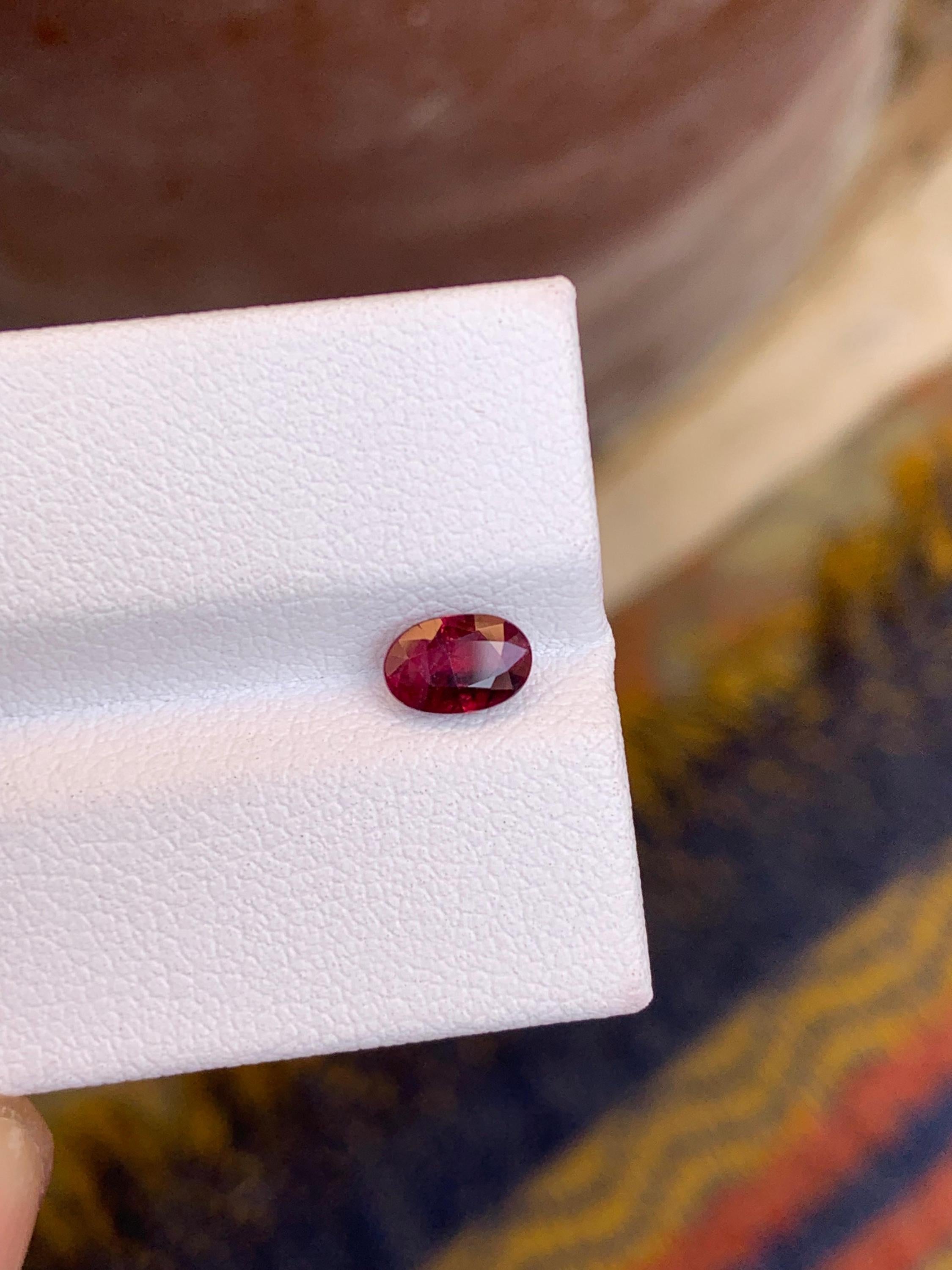 Natural Red Sapphire Gemstone: 1.0 Carat, Sri Lanka