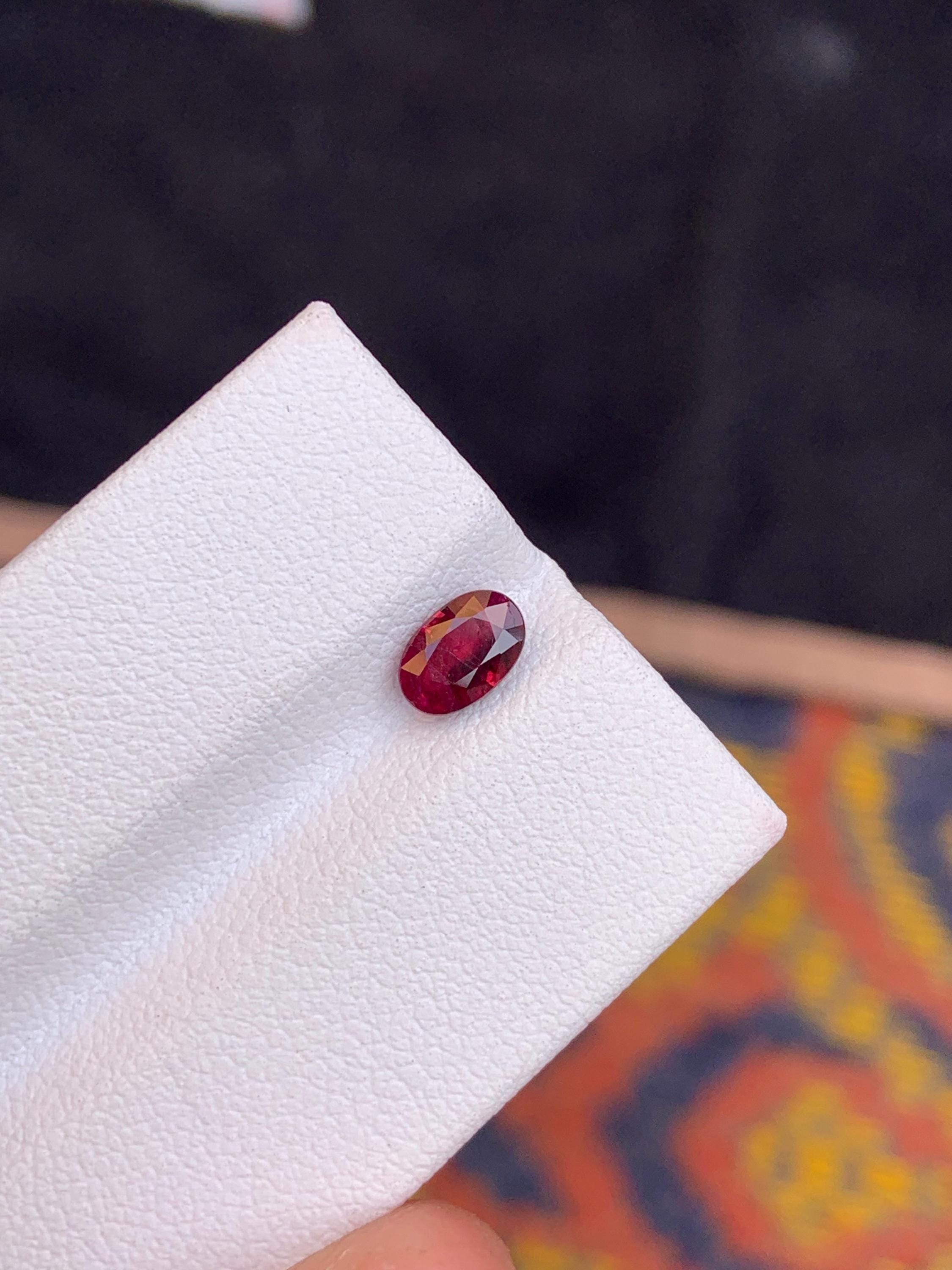 Natural Red Sapphire Gemstone: 1.0 Carat, Sri Lanka