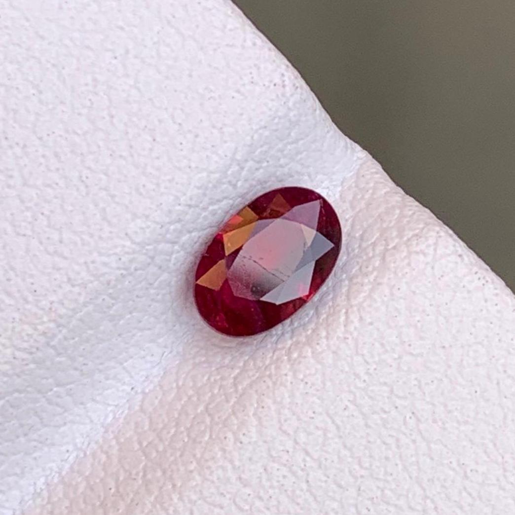 Natural Red Sapphire Gemstone: 1.0 Carat, Sri Lanka