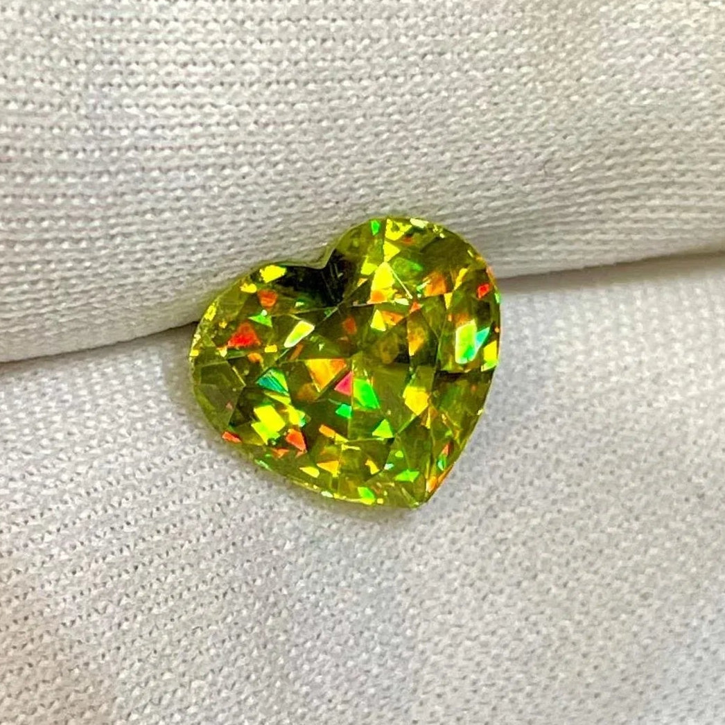 Faceted Heart Sphene Gemstone: 5.15 CTS, VVS Clarity, Madagascar - Splendor Gems Main image