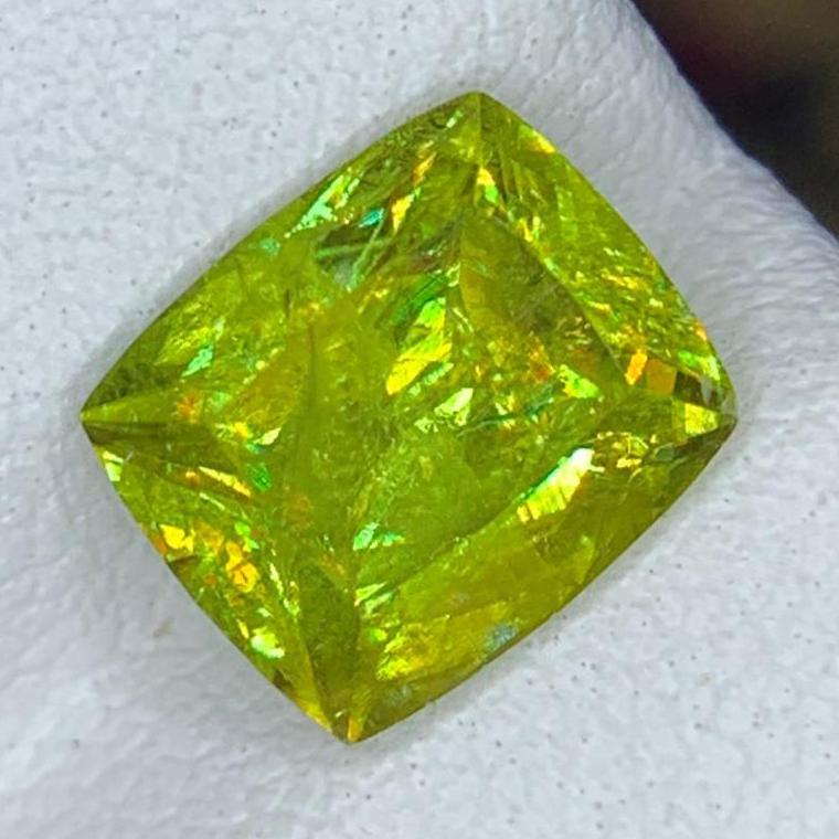 Natural Fire Green Sphene Gemstone: 2.50 Carats, Madagascar Origin