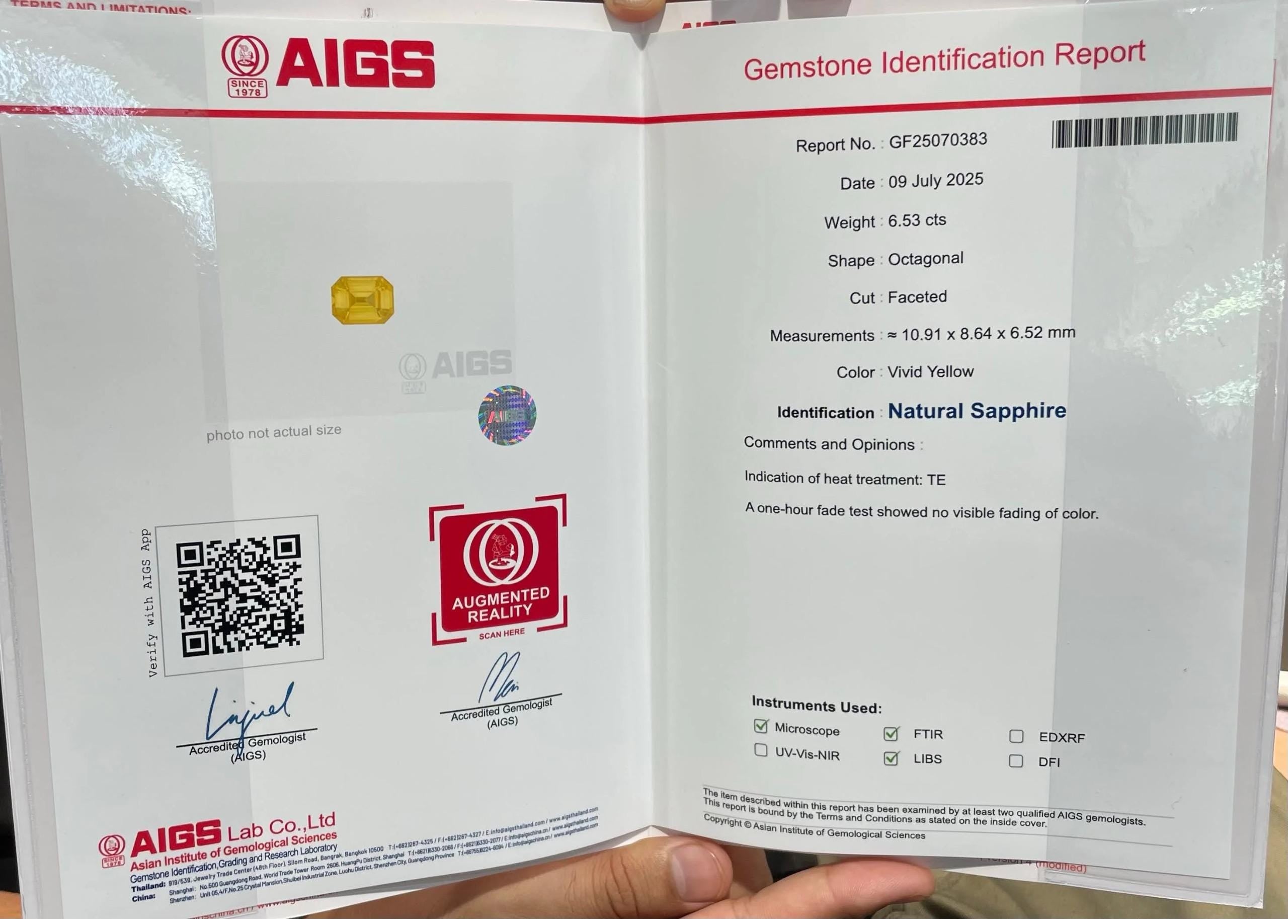 Natural Yellow Sapphire: 3.85 Carat Oval Cut Loose Gemstone