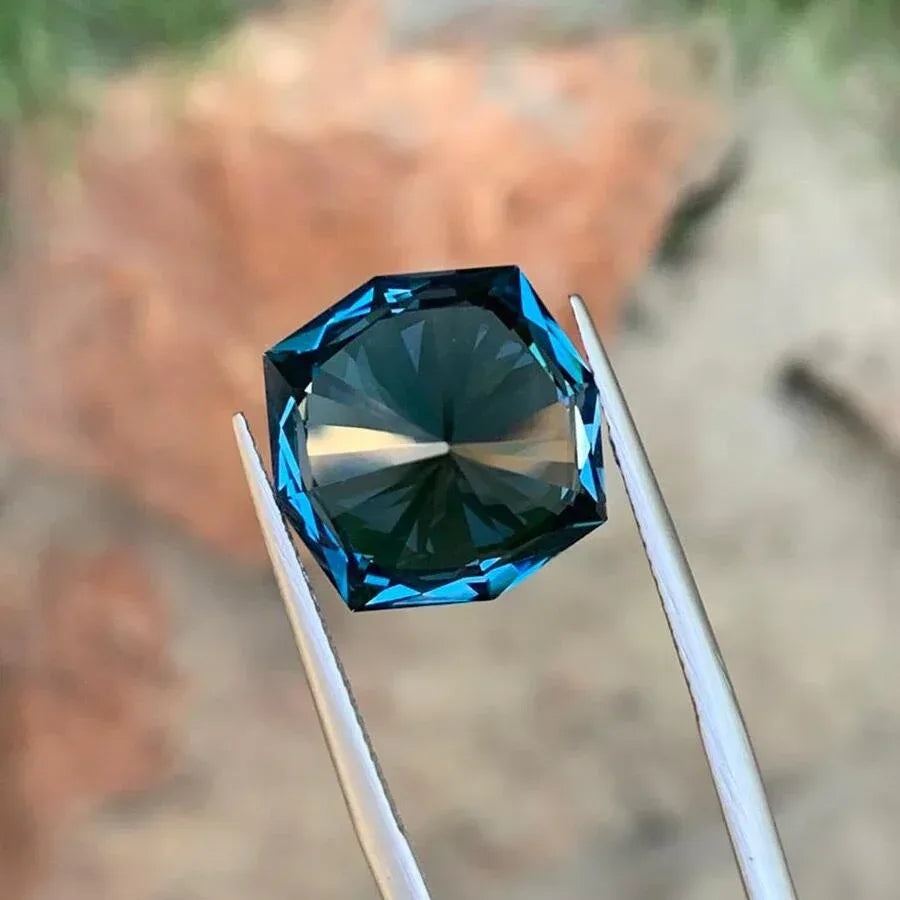 18.10 Carat London Blue Topaz Gemstone: Brazil Origin, Loupe Clean - Splendor Gems