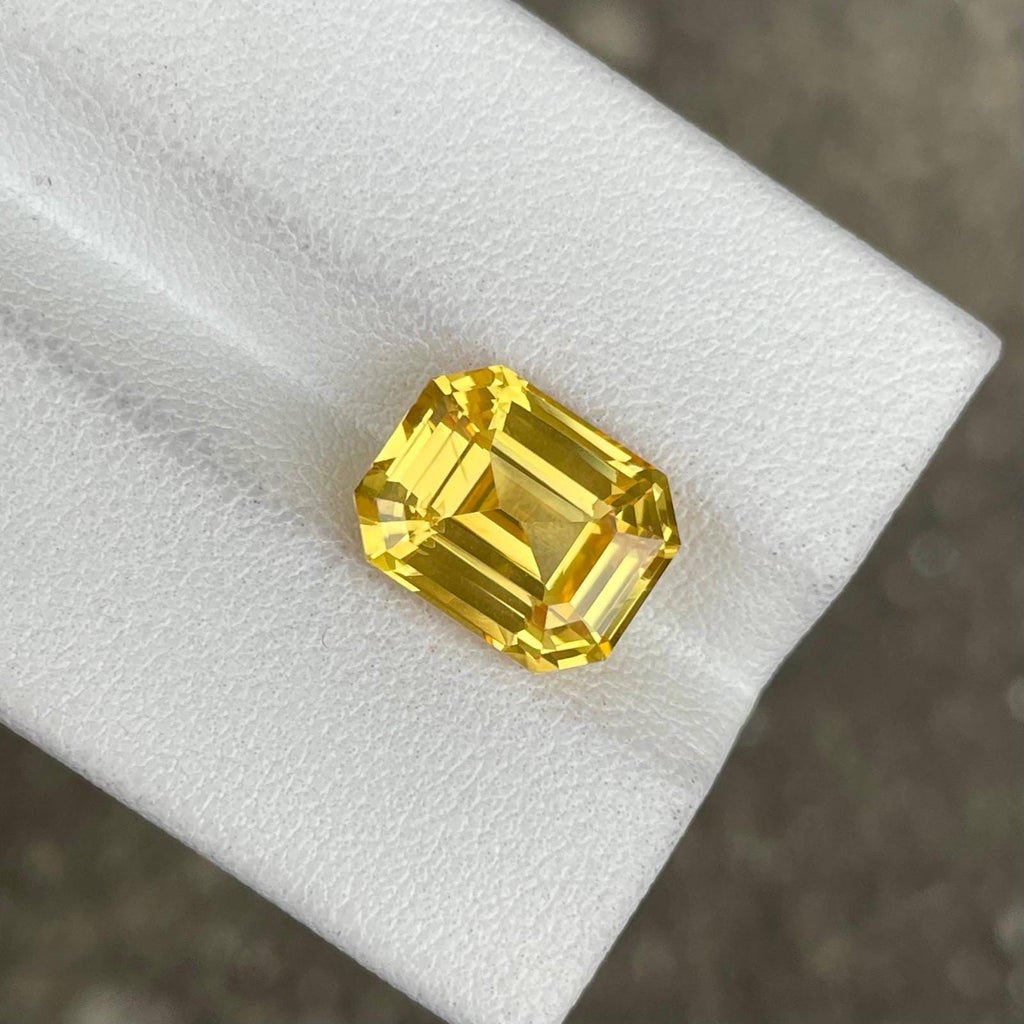 Natural Yellow Sapphire: 3.85 Carat Oval Cut Loose Gemstone