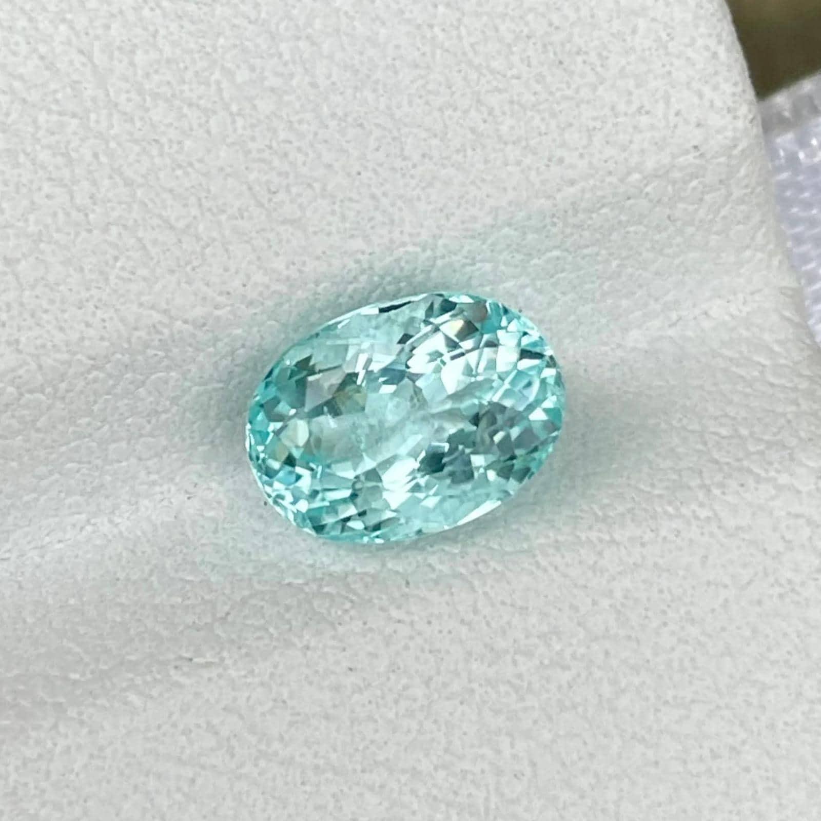 1.77 Carat Blue Paraiba Tourmaline: VVS Oval Cut Stone - Splendor Gems Main image