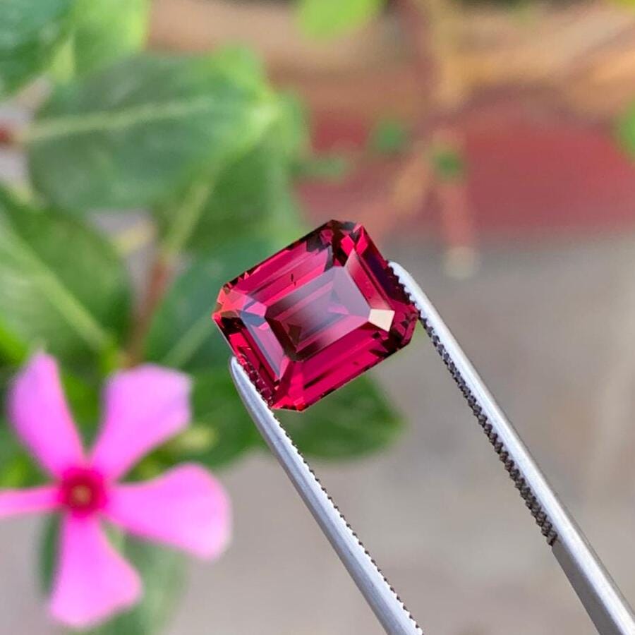 Pinkish Red Garnet Gemstone | 4.20 carats | 9.5 x 8 x 5.5 MM | Emerald Cut Garnet | VVS Clarity
