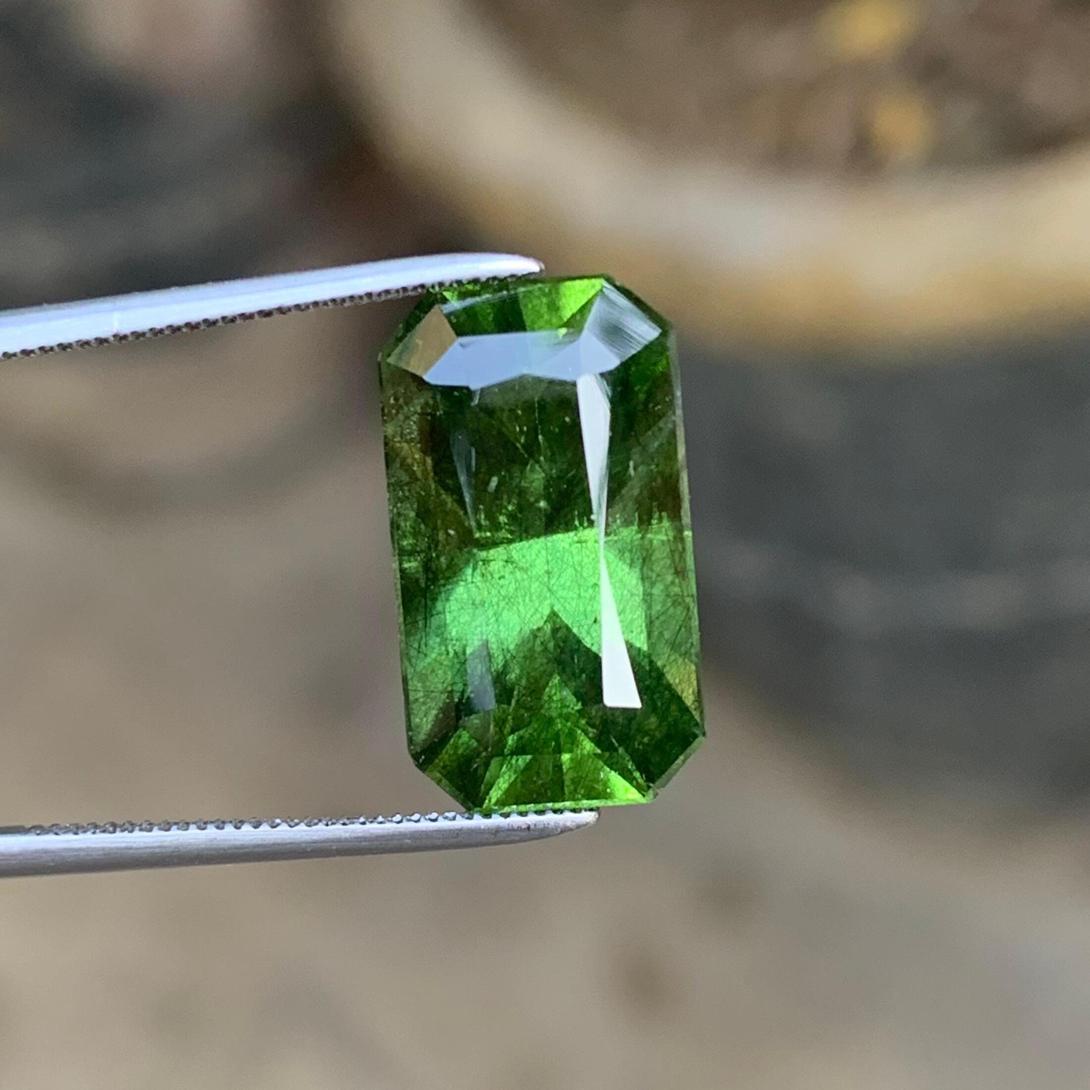 Natural Rutile Peridot Gemstone: 5 ct SI Clarity, Pakistani Origin