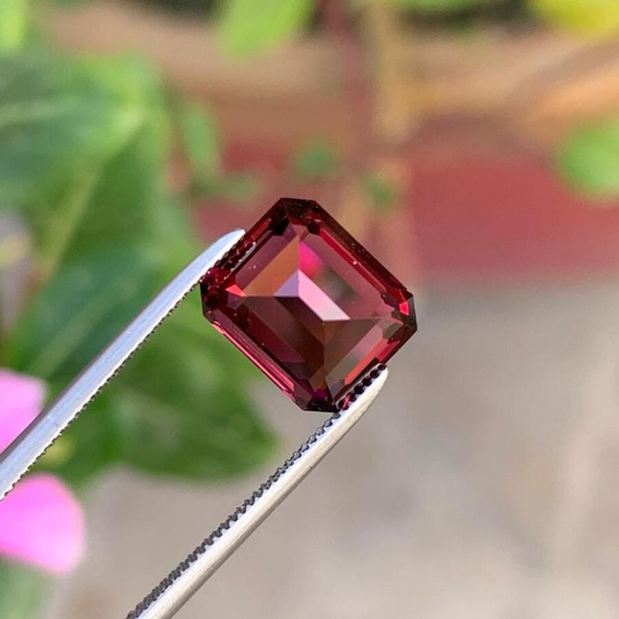 Pinkish Red Garnet Gemstone | 4.20 carats | 9.5 x 8 x 5.5 MM | Emerald Cut Garnet | VVS Clarity