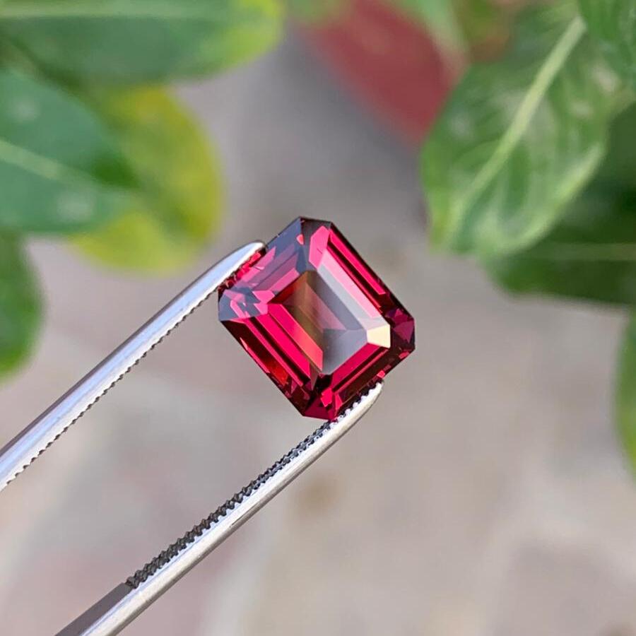 Pinkish Red Garnet Gemstone | 4.20 carats | 9.5 x 8 x 5.5 MM | Emerald Cut Garnet | VVS Clarity