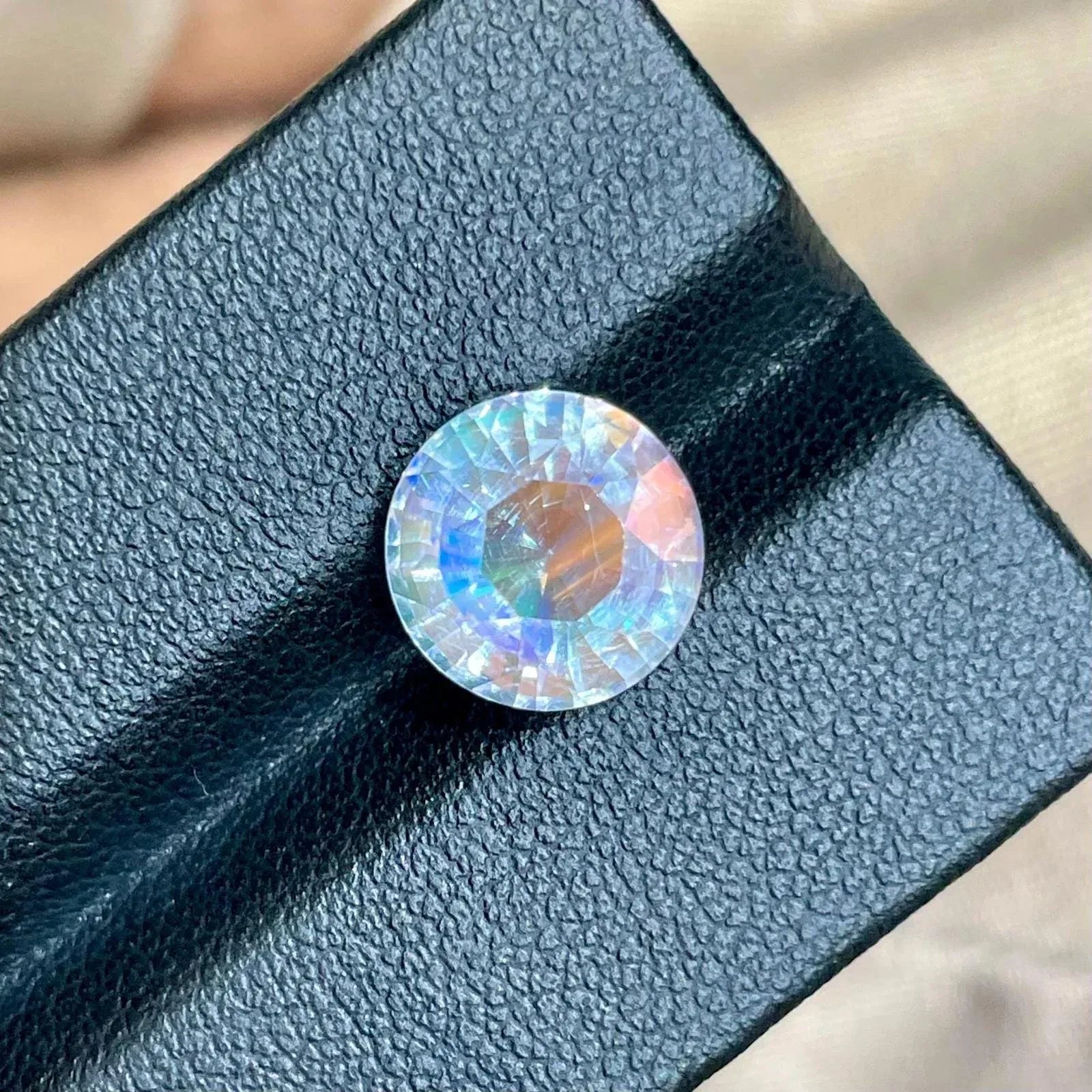 3.69 Carats Fine Quality Moonstone Round Cut Natural Madagascar's Gemstone, 9.9 x 9.8 MM Secondary image
