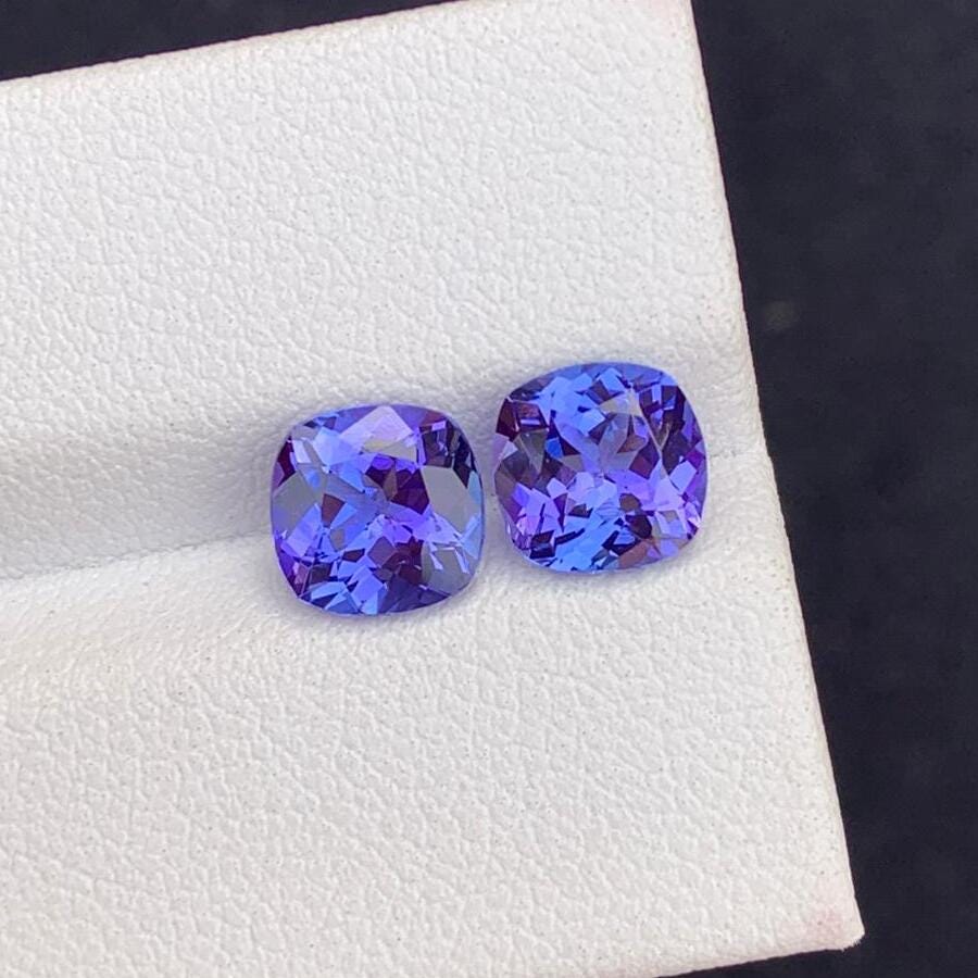 Natural Tanzanite Pair Gemstone, Violet Blue Color, 2.85 Carats