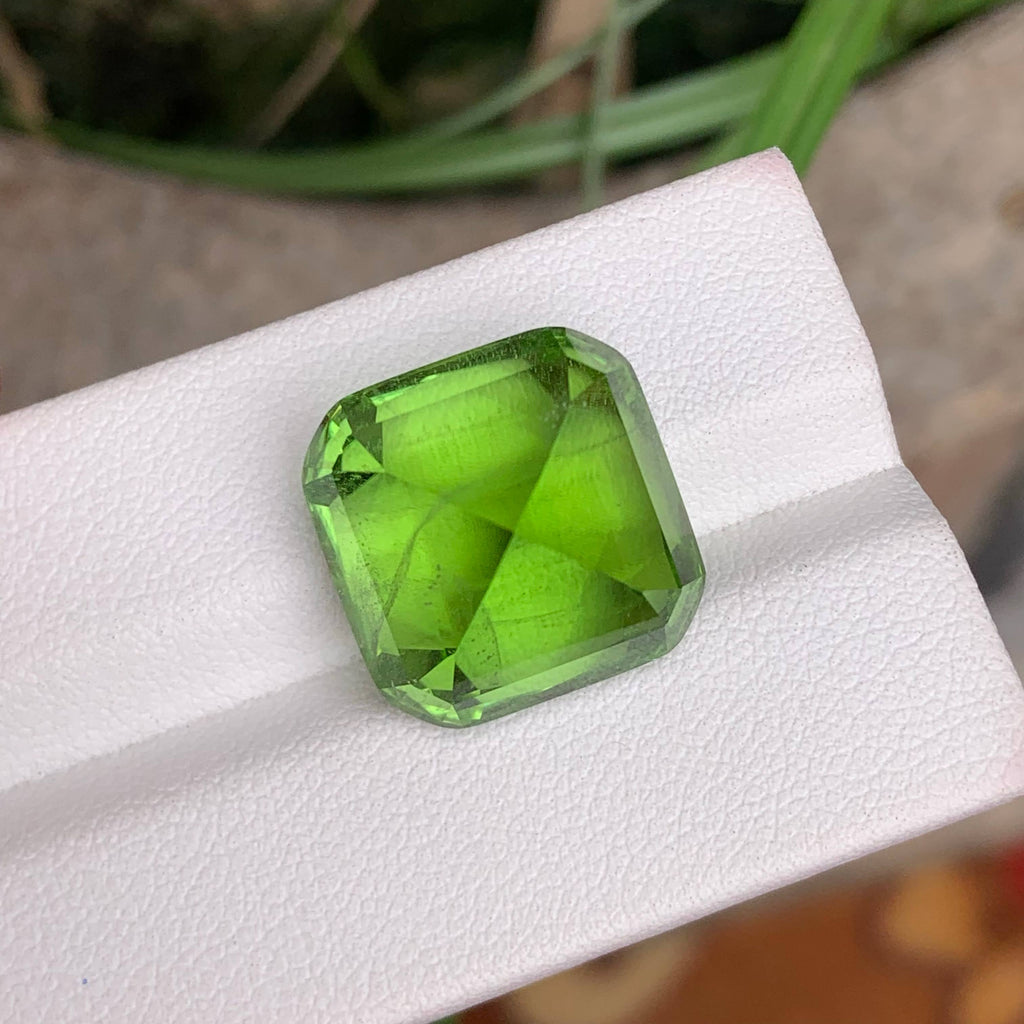 Natural Peridot 25.74 Ct VVSI Loose Gemstone | Pakistan Peridot | Untreated Fine Jewelry Collector Gem
