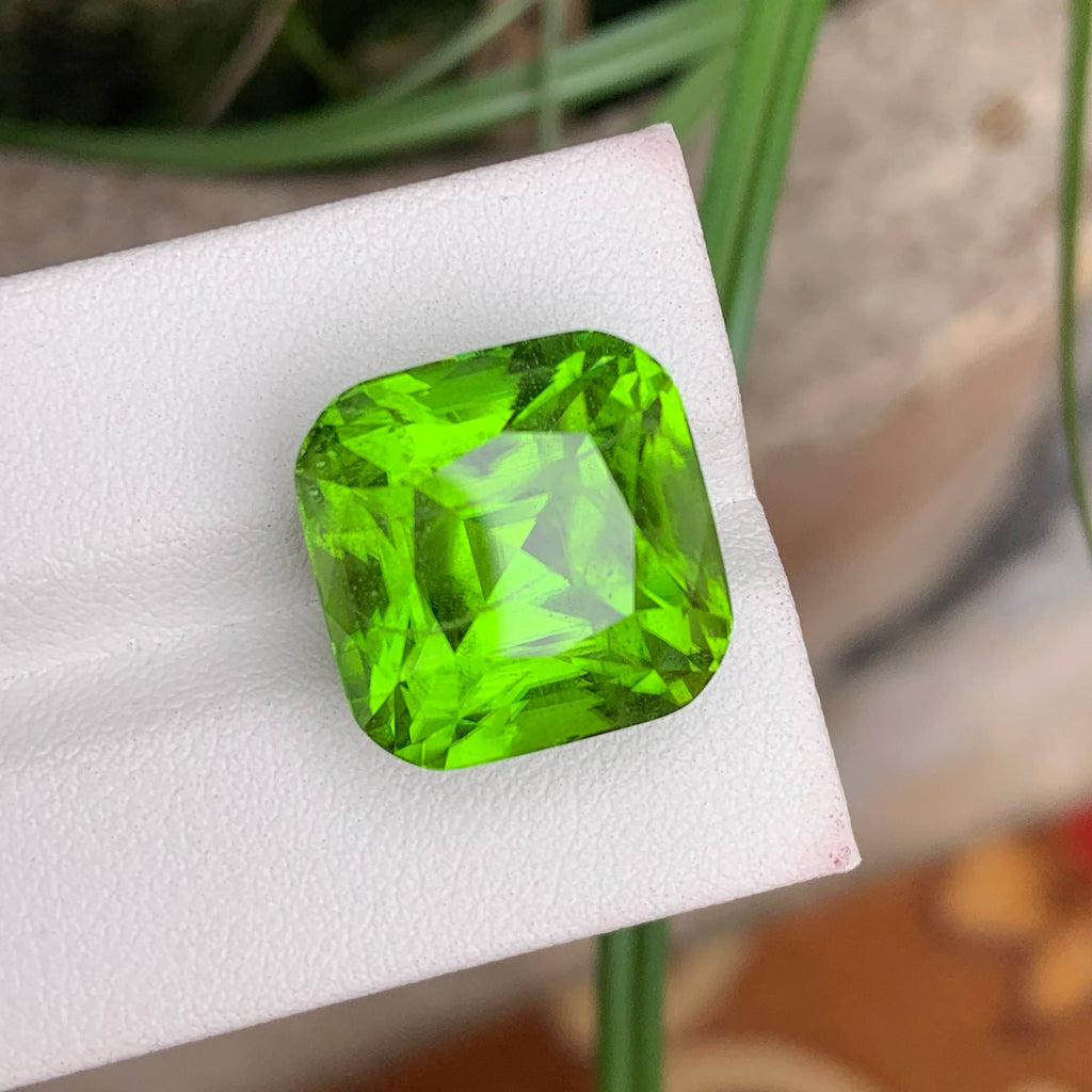 Natural Peridot 25.74 Ct VVSI Loose Gemstone | Pakistan Peridot | Untreated Fine Jewelry Collector Gem