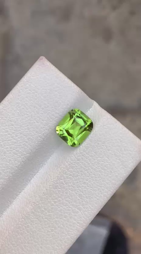 Fine Natural Pakistani Peridot – 1.90 Ct VSi Clarity | Untreated Lime-Green Gem