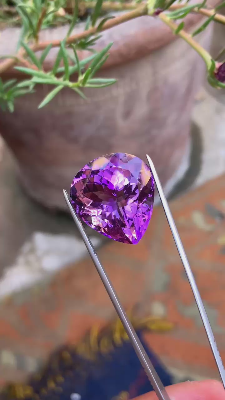 Amethyst Gemstone Ring Featuring Stunning Purple Crystal