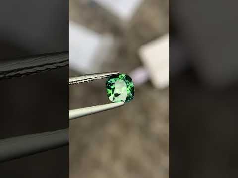 Elegant Natural Blue Green Sapphire 1.47 Carats Loose Gemstone Sri Lanka Sapphire For Jewelry Size