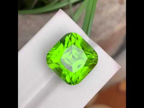 Natural Peridot 25.74 Ct VVSI Loose Gemstone | Pakistan Peridot | Untreated Fine Jewelry Collector Gem
