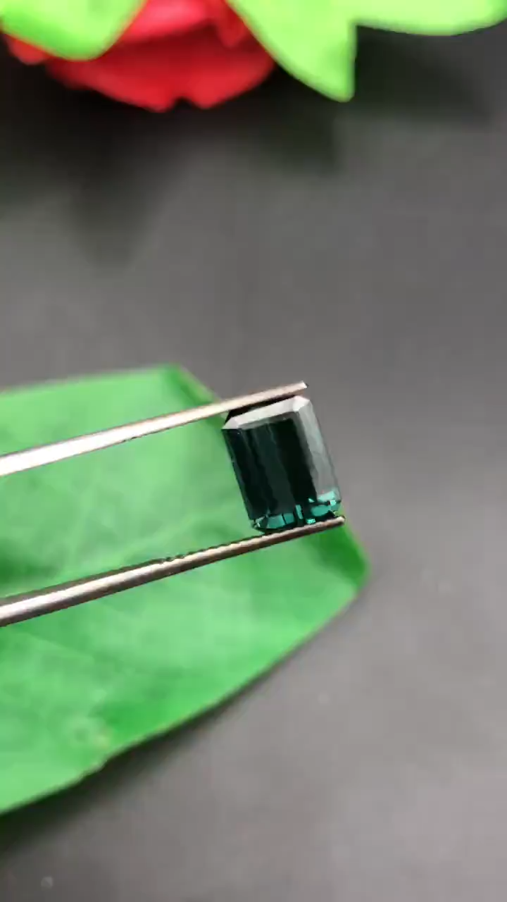 Natural Green Tourmaline Loose Gemstone Secondary image
