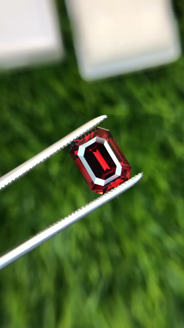 Red Garnet Gemstone For Ring, 3.05 carats